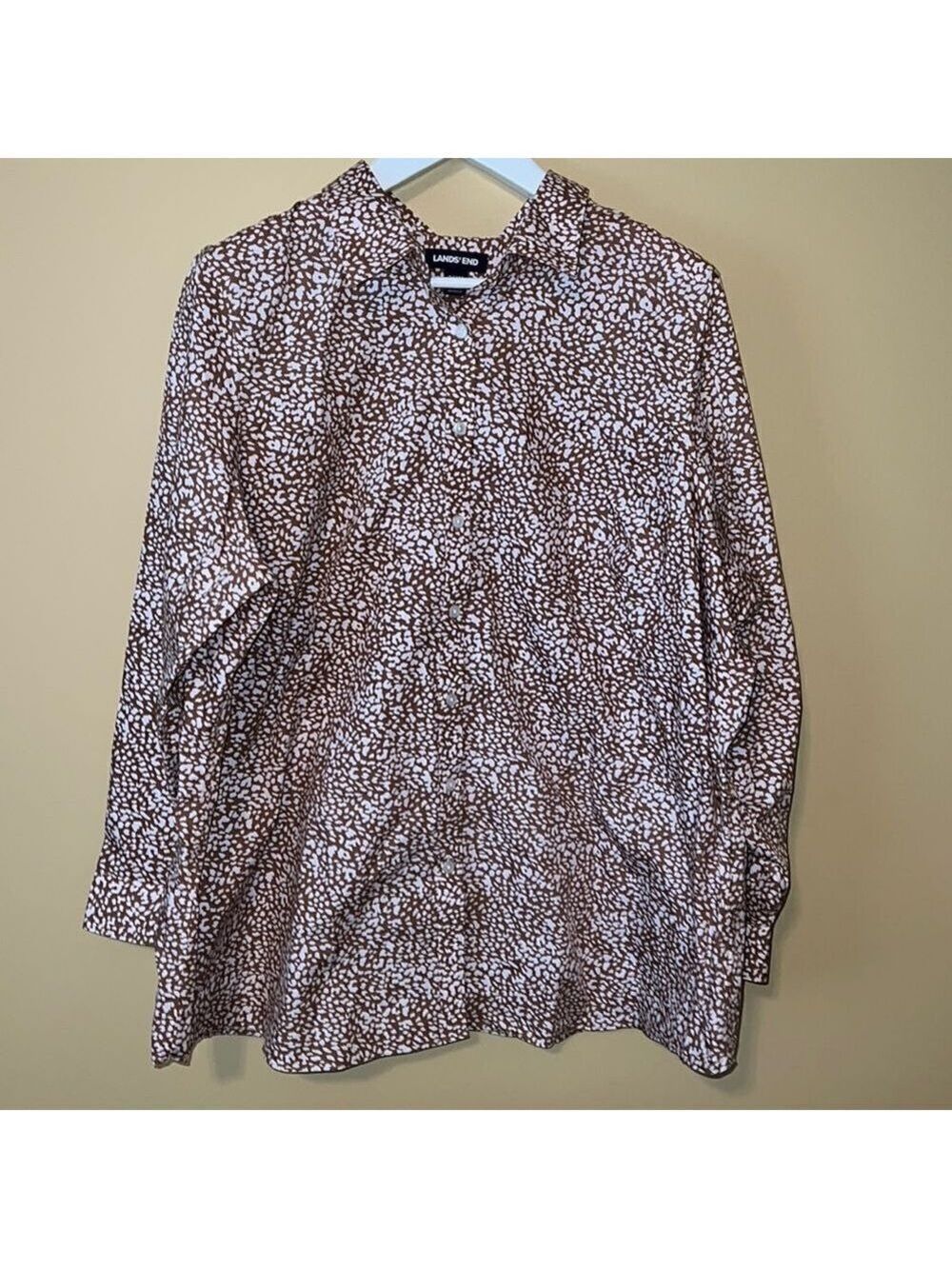 LANDS END plus size women’s button up shirt. 26W. Excellent condition